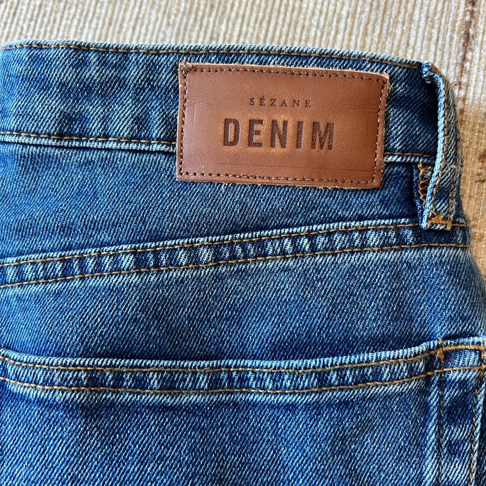 Sézane Blue Denim Jeans with Brown Leather Patch